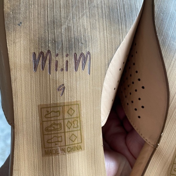 Mi.iM Saffron Beige perforated leather slip on mules flat shoes size 9 - Picture 4 of 8